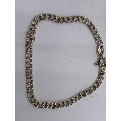 205A - A SILVER BRACELET