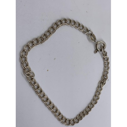 205A - A SILVER BRACELET