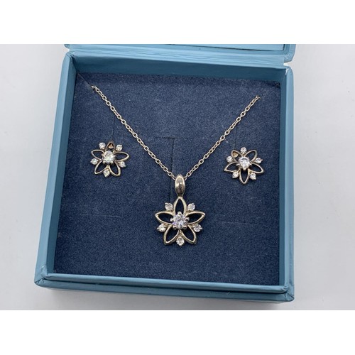 206A - A STERLING SILVER CHAIN PENDANT AND EARRING SET