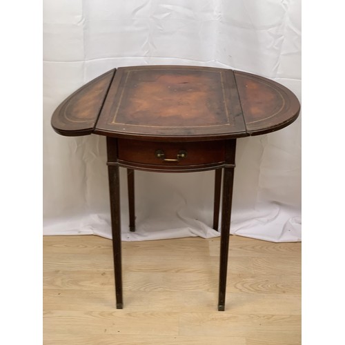 134 - AN ANTIQUE OVAL SINGLE DRAWERED DROPLEAF STYLE TABLE