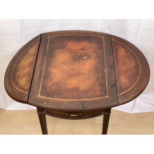 134 - AN ANTIQUE OVAL SINGLE DRAWERED DROPLEAF STYLE TABLE