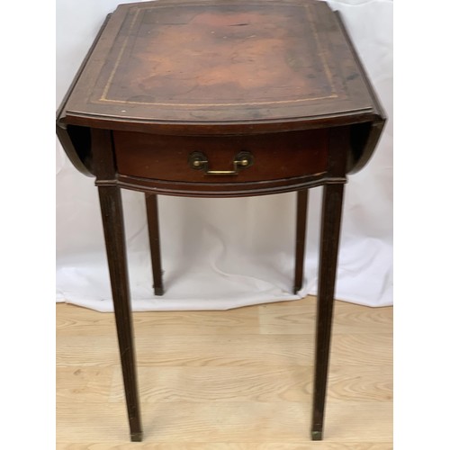 134 - AN ANTIQUE OVAL SINGLE DRAWERED DROPLEAF STYLE TABLE
