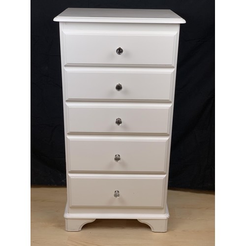 146 - A WHITE 5 DRAWERED TALL CHEST SET WITH CRYSTAL HANDLES