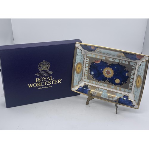82 - A BOXED ROYAL WORCESTER MILLENIUM PLATE