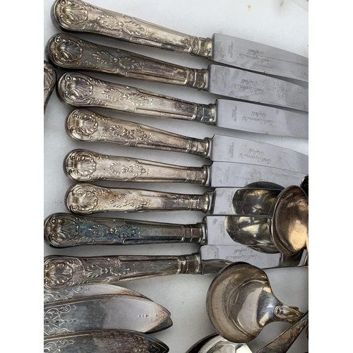 100 - A QUANTITY OF KINGS PATTERN EP CUTLERY