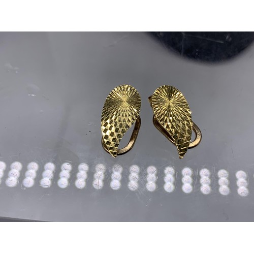 165 - A PAIR OF 9ct GOLD EARRINGS LEAF PATTERN