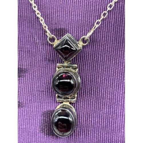 176 - A SILVER 3 DROP GARNET NECKLACE