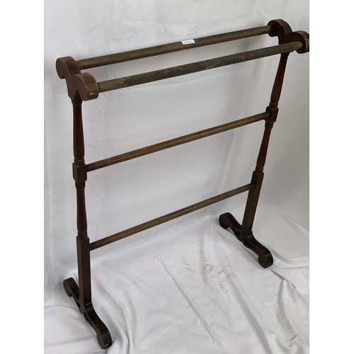 208 - A VICTORIAN SINGLE STEM TOWEL RAIL