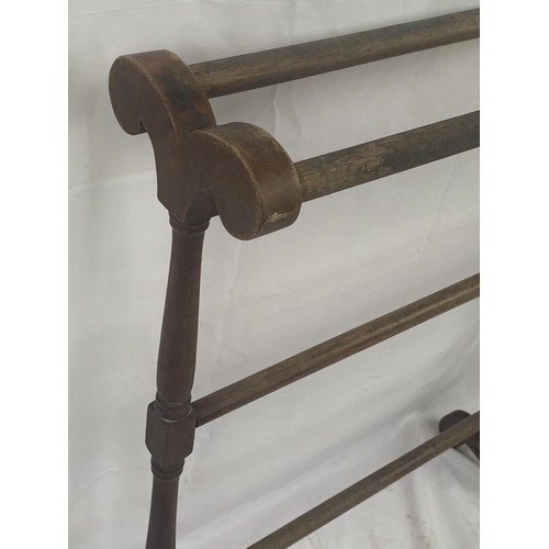 208 - A VICTORIAN SINGLE STEM TOWEL RAIL