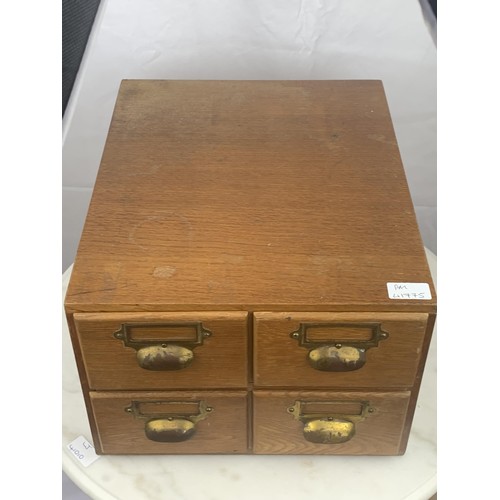 225 - A NEAT SIZED OAK 4 DRAWER INDEX CABINET