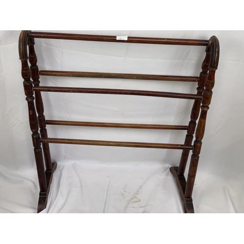 228 - A LATE VICTORIAN TWIN STEM TOWEL RAIL