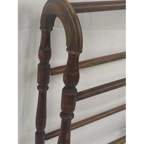 228 - A LATE VICTORIAN TWIN STEM TOWEL RAIL