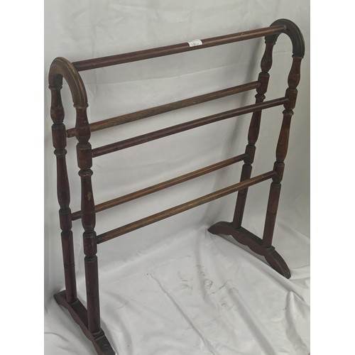 228 - A LATE VICTORIAN TWIN STEM TOWEL RAIL