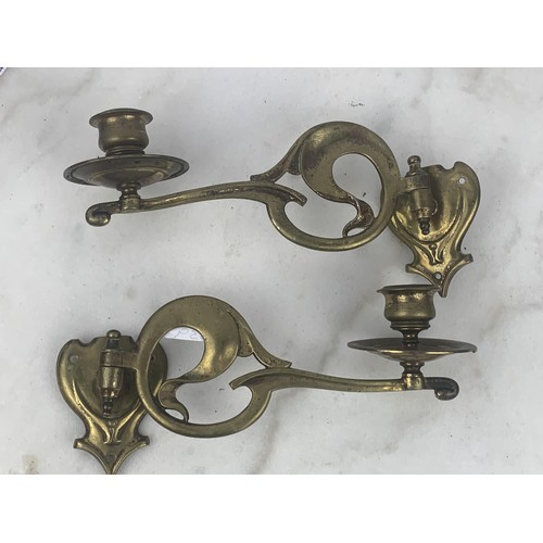 287 - AN ART DECO BRASS CANDLE SCONCE