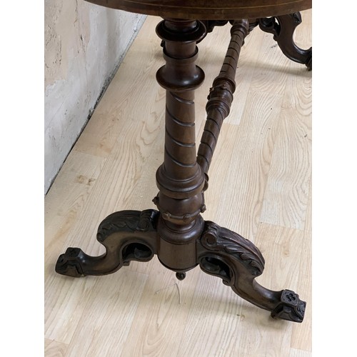 254 - A VICTORIAN WALNUT SIDE TABLE