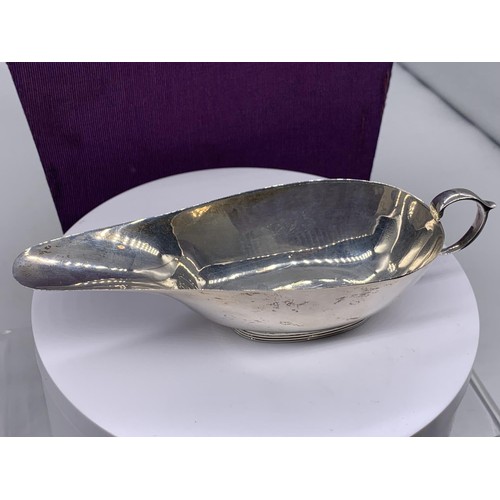 430 - A BIRHINGHAM SILVER GRAVEY BOAT (64.4GRAMS)