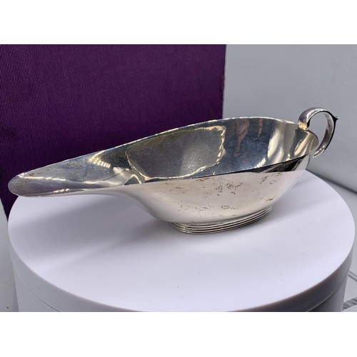 430 - A BIRHINGHAM SILVER GRAVEY BOAT (64.4GRAMS)