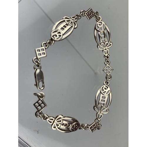 430A - A McINTOSH STYLE SILVER BRACELET