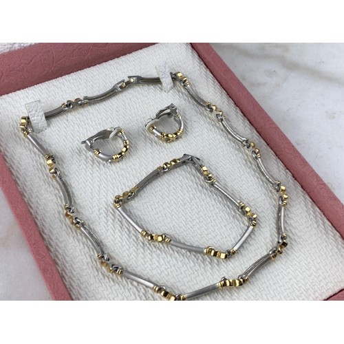 196 - A BOXED NECKLACE , BRACELET & EARRING SET