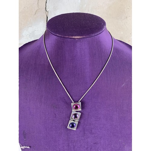 201 - A SILVER NECKLACE WITH PINK/PURPLE STONE