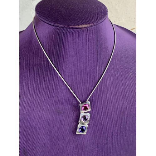 201 - A SILVER NECKLACE WITH PINK/PURPLE STONE