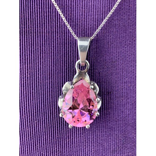 203 - A SILVER PINK TOPAZ PENDANT ON A SILVER CHAIN