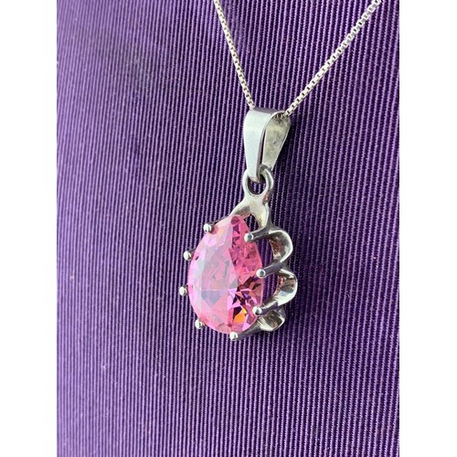 203 - A SILVER PINK TOPAZ PENDANT ON A SILVER CHAIN