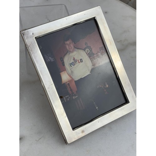 204 - A 1942 BIRMINGHAM SILVER PHOTO FRAME