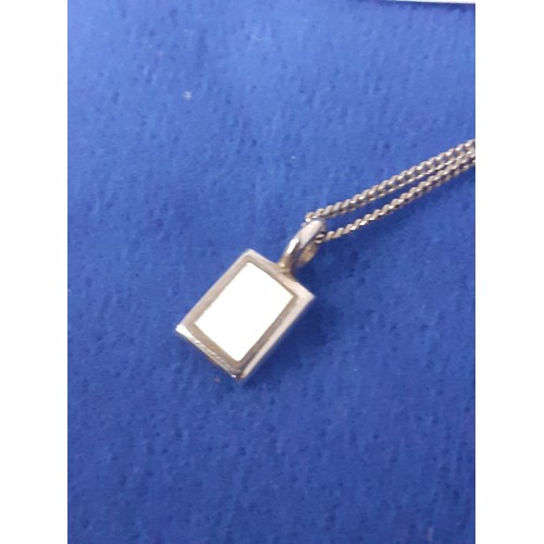 221 - SILVER & MOTHER OF PEARL PENDANT ON A SILVER CHAIN