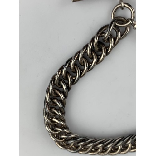 237 - A HEAVY SILVER CURB LINK WRIST CHAIN WITH T BAR