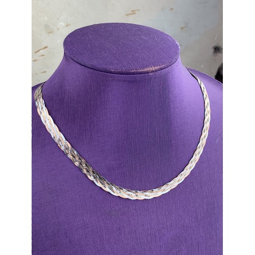 251 - A BEAUTIFUL 2 TONE SILVER WOVEN NECKLACE