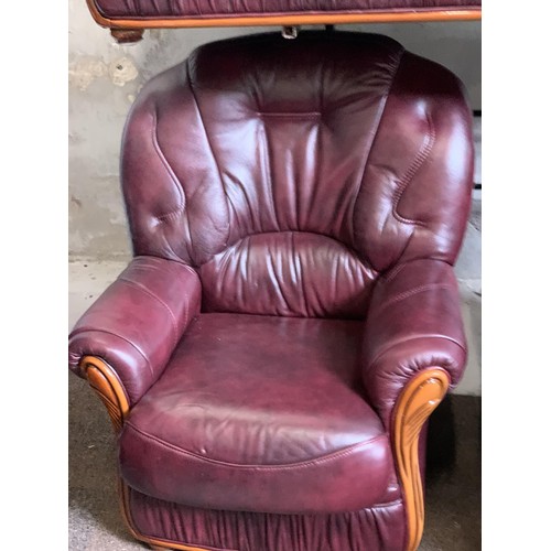 193 - 3,1,1 BURGANDY SUITE WITH WOODEN TRIM