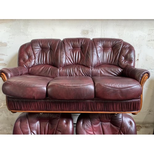 193 - 3,1,1 BURGANDY SUITE WITH WOODEN TRIM