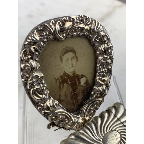 286 - A SILVER HEART PHOTO FRAME AND A VESTA CASE