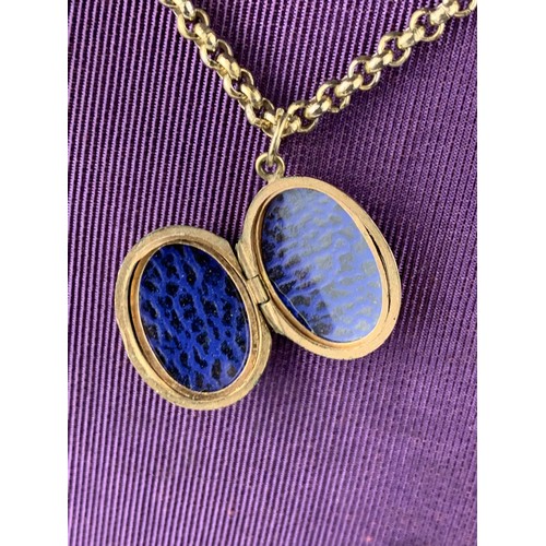 293 - A 9ct BACK AND FRONT OVAL LOCKET ON YELLOW METAL CHAIN