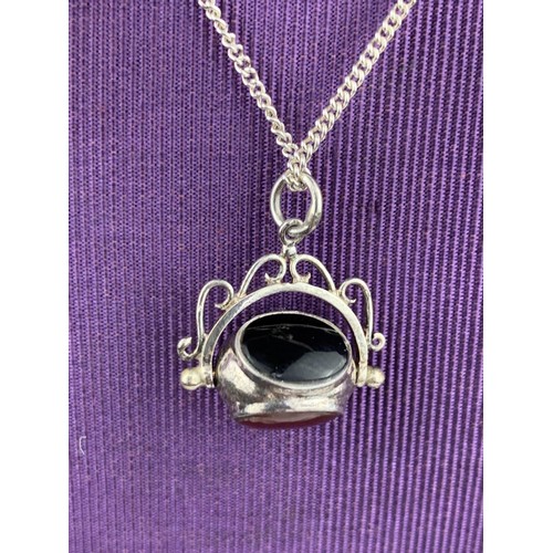 299 - SILVER SWIVEL 3 STONE CORNELIAN ONYX ON SILVER CHAIN