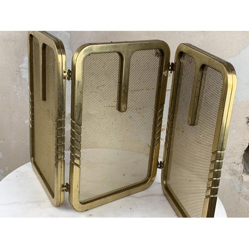 301 - A SMALL HEAVY BRASS TRIPPLE FIRE GUARD 23 x 15