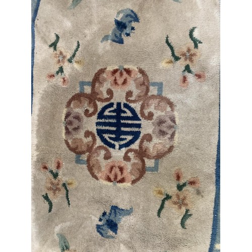 303 - ORIENTAL PATTENED OVAL RUG