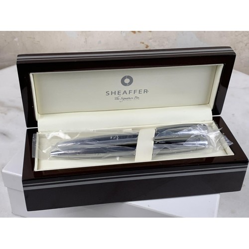 394 - A NEW SHEAFFER PEN/PENCIL GIFT SET AS NEW IN A BEAUTIFUL PIANO KEY ROSEWOOD BOX