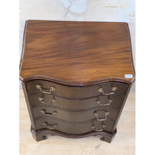 360 - A VICTORIAN 4 DRAWER SERPENTINE CHEST 24x30x19