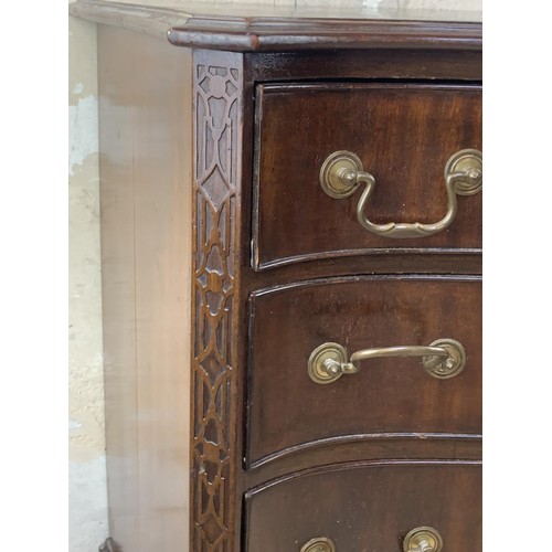 360 - A VICTORIAN 4 DRAWER SERPENTINE CHEST 24x30x19