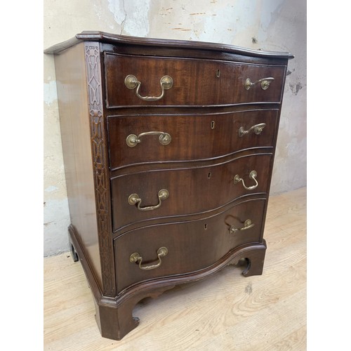 360 - A VICTORIAN 4 DRAWER SERPENTINE CHEST 24x30x19