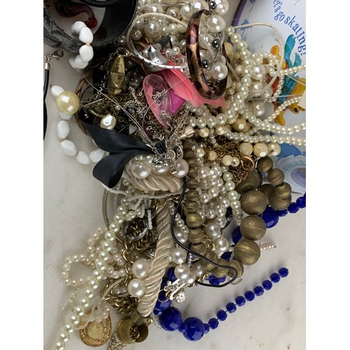 91 - A LARGE LOT OF ASSORTED COSTUME JEWELLERY