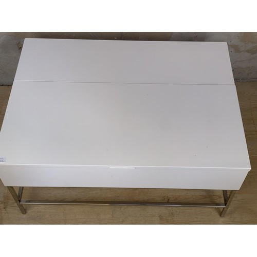 160 - A WHITE HIGH GLOSS COFFEE TABLE WITH METAMORPHIC STORAGE 36x18x26