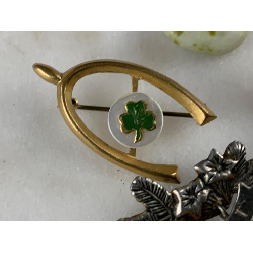 443 - 2 HORSE SHOE & SHAMROCK BROOCH,A HORSE SHOE PENDANT ,A SILVER CELTIC CROSS ON MARBLE STAND AND A SIL... 