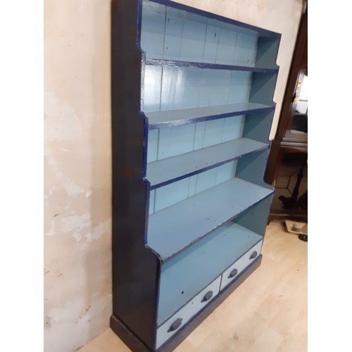 486 - A GEORGIAN PAINTED PINE 2 DRAWER WATERFALL BOOKSHELVES 60.5X42.5