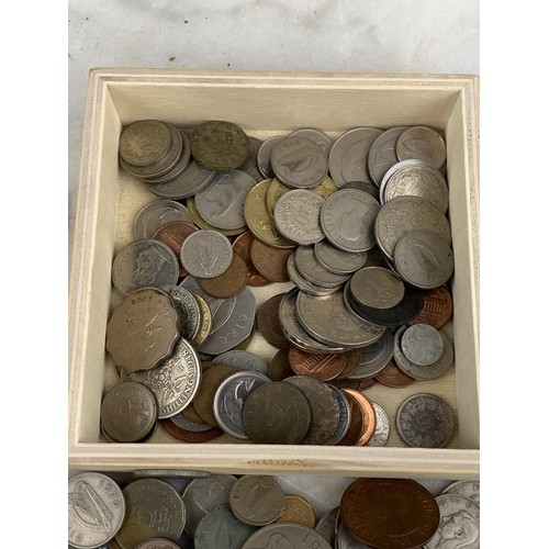 496 - A BOX OF LARGE QUALITY MIXED COINS