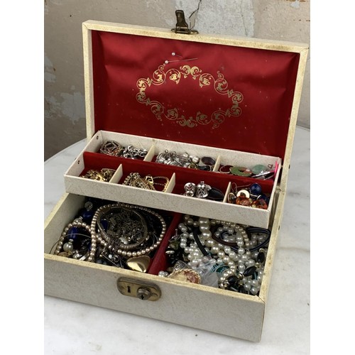 498 - A MIXED BOX OF JEWELLERY