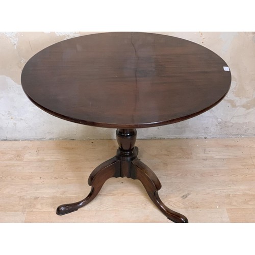 509 - VICTORIAN MAHOGANY TILT TOP TABLE