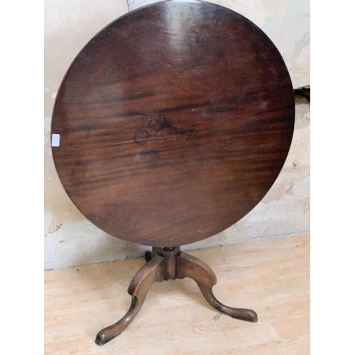 509 - VICTORIAN MAHOGANY TILT TOP TABLE